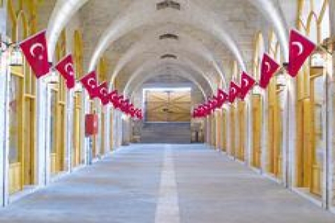 Yüksek kira Zincirli Bedesten'de kepenk indirtti!