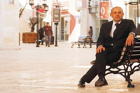 Muzaffer Gülöz: Arsa fiyatları artınca AVM projelerine rezidans eklendi!