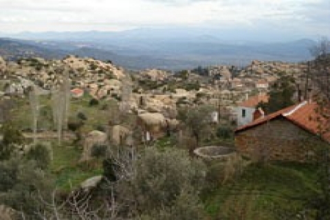 Hacıveliler köyü evlerinin tapuları için yardım bekliyor!