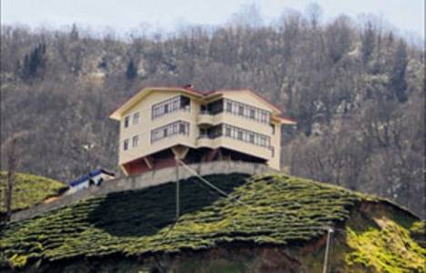 Rize'de heyelan nedeniyle 30 kişinin öldüğü yere bina yapıldı!