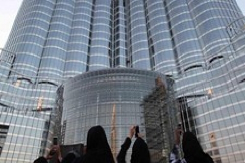 Burj Halife'nin 147. katından atladı!