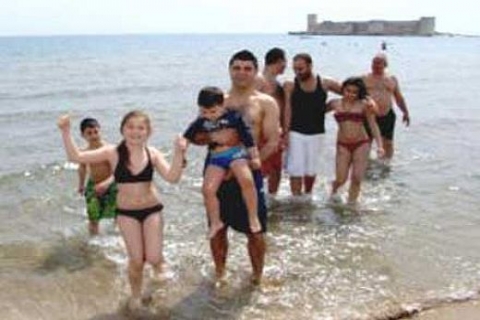 Turistler Kızkalesi'nde deniz sezonunu açtı!