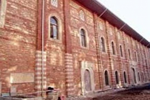 Galata'daki Arap Camii'ndeki freskler alçıpanla sıvanarak kapatıldı!