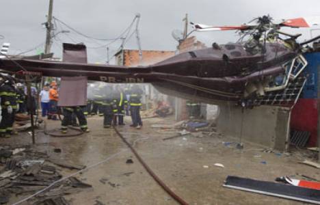 Brezilya'da helikopter evin üzerine düştü! 