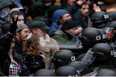 ABD'deki kamu binalarını işgal etmeye çalışan 300 kişi gözaltına alındı!