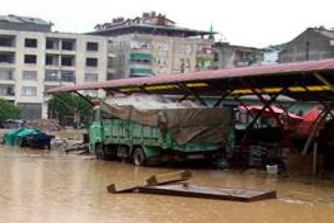 Dere yatağındaki evler ya yıkılsın ya da yükselsin!