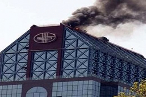 Süzer Plaza'daki Ritz Carlton Oteli'nin çatı katında yangın!