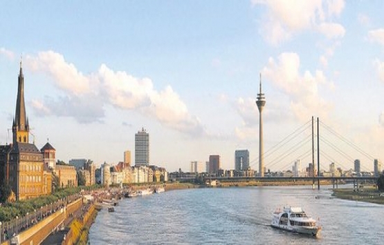 Burak Özçivit ten eşi Fahriye Evcen e villa jesti!