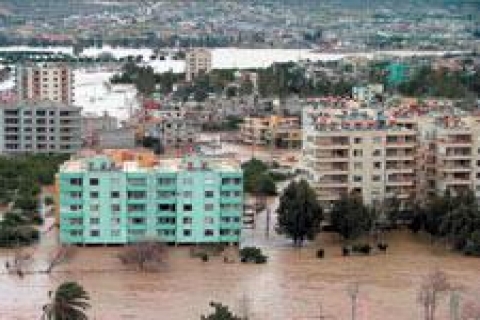 Dere yataklarında kurulu binalar tehdit altında!