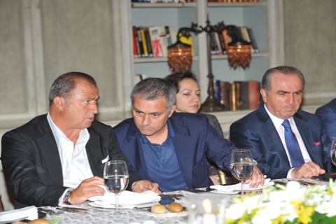  Jose Mourinho, Fatih Terim, Acun Ilıcalı ve Ömer Faruk Çelik aynı masada! 