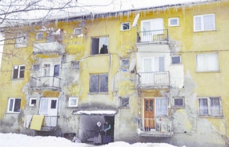 Muş'taki deprem konutları yıkılıyor!