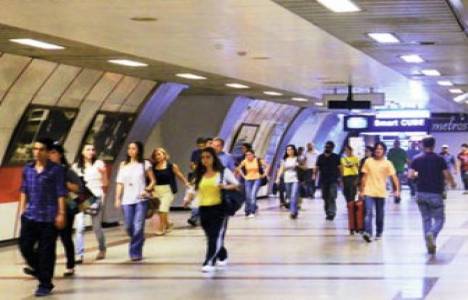 Taksim Metrosu'ndaki turnikelerin yeri değiştirildi!