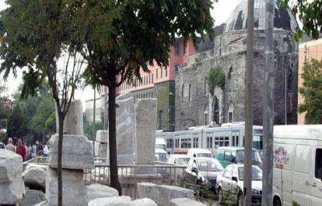  Beyazıt'ta Bizans Zafer Takı'nın üstüne beton döküldü!