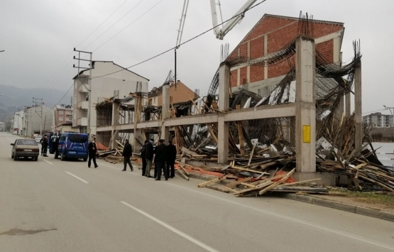 Bursa'da beton dökümü sırasında inşaat kalıbı çöktü: 4 yaralı!