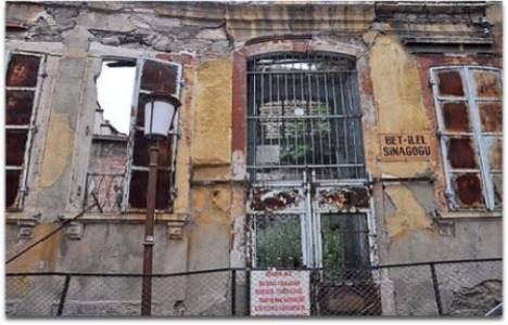 İzmir Bet Hillel Sinagog'gun duvarı yıkıldı!