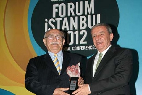 İbrahim Dumankaya'ya Forum İstanbul 2012 Eğitim Ödülü!