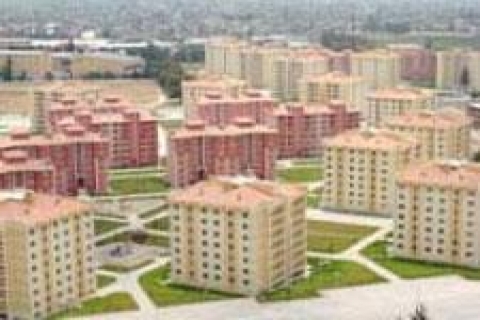 TOKİ şantiyesine alınmayan işçilerin bekleyişi sürüyor