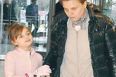 Ali Dinçkök ile İç Mimar Barbara Pensoy'un kızı Alina, Akmerkez'de!