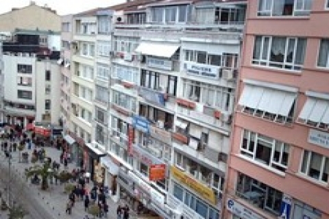 Kadıköy Beyaz Saray Apartmanı'nda satılık 11 dükkan! İcradan!