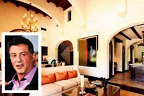 Ünlülerden ihtiyaçtan satılık evler!