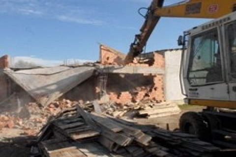 Pendik Belediyesi, Göçbeyli'deki kaçak 4 binayı yıktı!