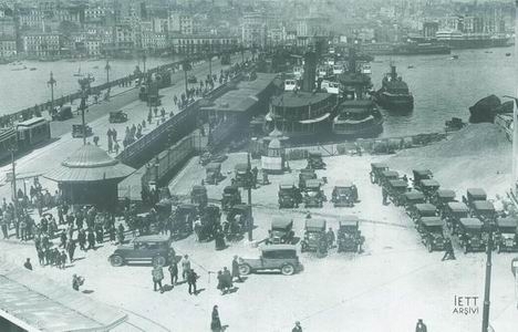 1940 yılında Eminönü nden Karaköy e bakıyorsunuz!
