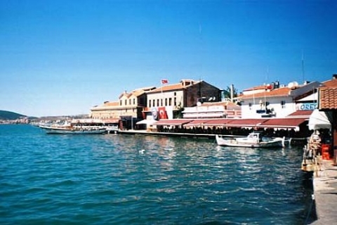 Ayvalık'ta 900 bin TL'ye icradan satılık bahçeli bina!