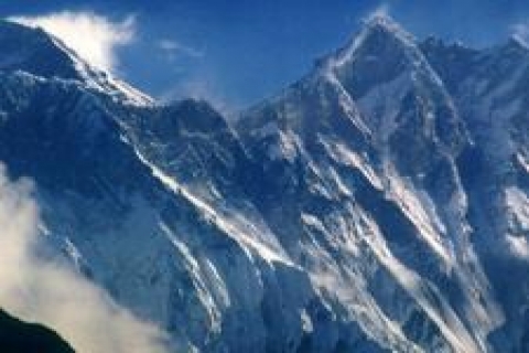 Çin, Everest'te deprem istasyonu inşa etti!