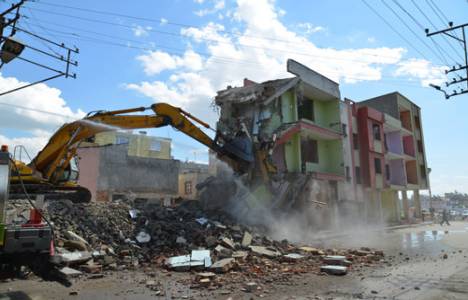 Adana Mithatpaşa Mahallesi’ndeki yıkım çalışması sürüyor!