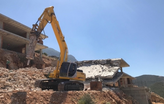 Antalya Bezirgan daki villalar yıkılıyor!