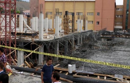 Erzincan Araştırma Hastanesi'nin ek binası çöktü!