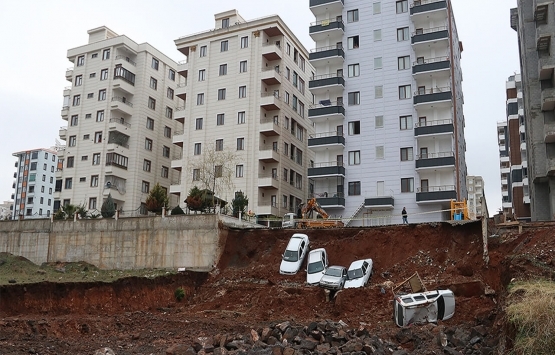 Şanlıurfa da bir sitenin istinat duvarı çöktü!