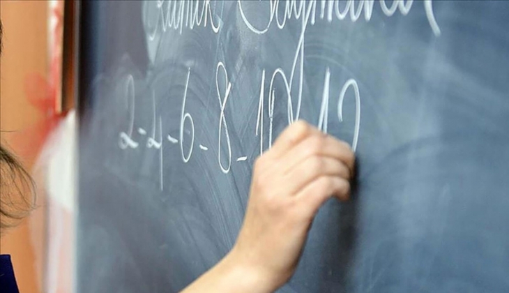 Cumhurbaşkanı Erdoğan dan müjde: Ücretli öğretmenlerin ek ders ücretlerine yüzde 25 zam geliyor!