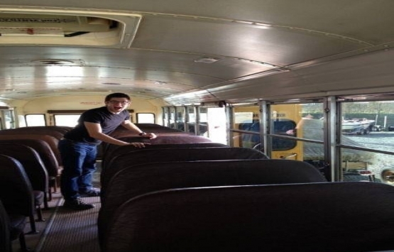 Ev kirası ödemek istemeyen çift otobüsü eve çevirdi!