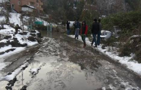 Zonguldak'ta eski asfalt tesisi ve şantiye binası su altında kaldı!