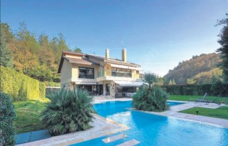 Ajda Pekkan Bahçeköy’deki villası 200 bin dolara satıyor!