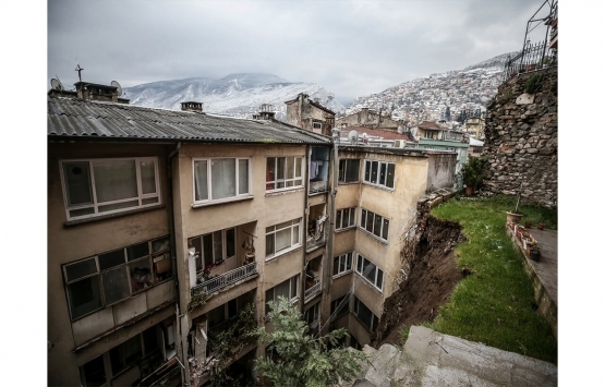 Bursa da heyelan nedeniyle 7 binadaki 60 a yakın daire boşaltıldı!