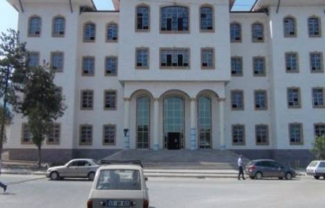 Simav'ın 1,5 yıllık hükümet konağının çatısı akıyor!