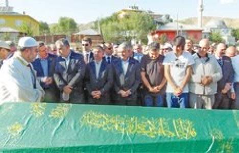  Binali Yıldırım'ın amcası Kayı köyünde toprağa verildi!