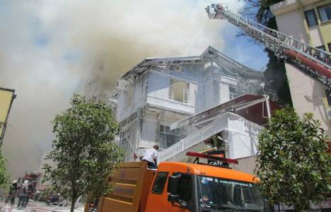 Beşiktaş'ta 200 yıllık tarihi konak yandı!