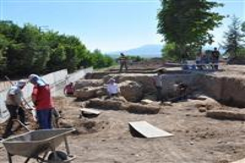  Amasya'da kazı çalışmalarında hamam ortaya çıktı!