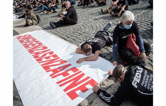 İtalya'da eğlence sektörü çalışanlarından kira eylemi!