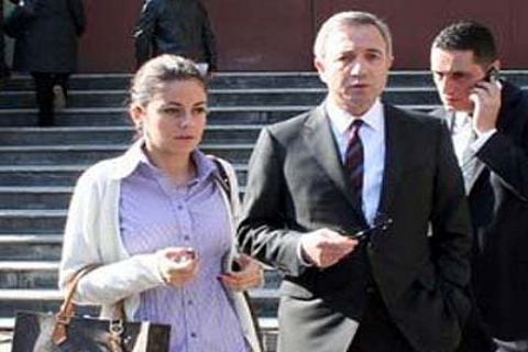 Akfen'in patronu Hamdi Akın, kızının şoföründen şikayetçi oldu! 