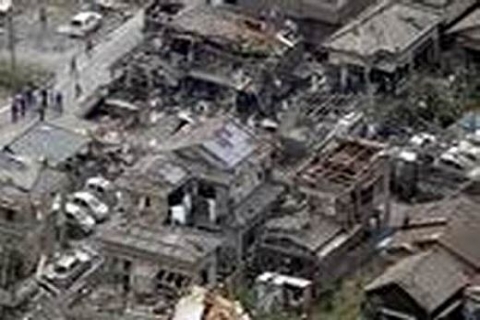 Japonya'da hortum onlarca evi yıktı geçti!