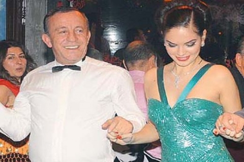 Ali Ağaoğlu doğumgününü Arabeque gece kulübünde kutladı!