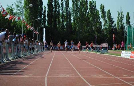  19 Mayıs Spor Kompleksi'ndeki atletizm salonunu su bastı!