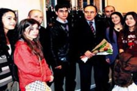 Doğa Koleji öğrencileri yangında evsiz kalan aileye ev aldı