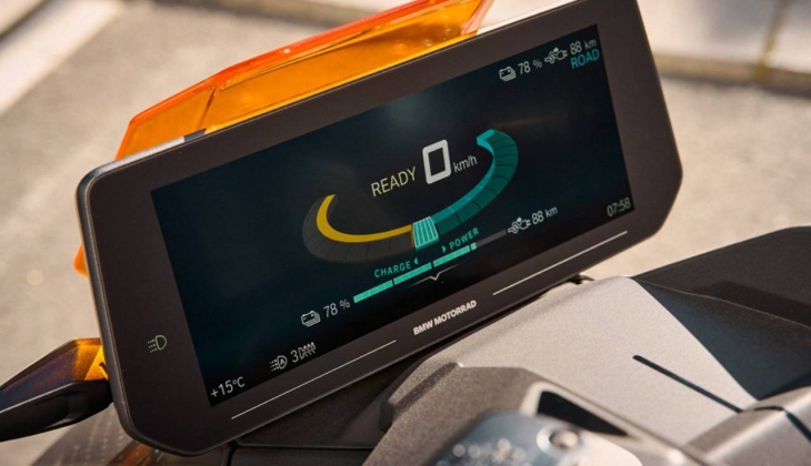 BMW’nin elektrikli scooter ında dev fırsat! İşte BMW CE 04’ün 2 Ekim 2022 fiyat listesi…