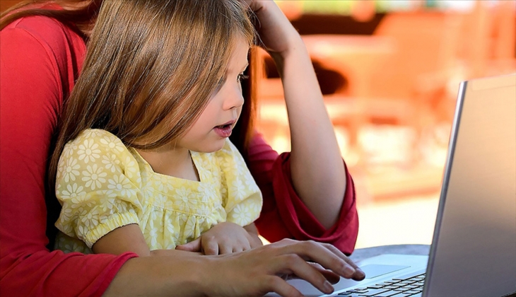 Hem tam zamanlı hem de yarı zamanlı çalışan anneler dikkat! 3 bin 900 Euro bakıcı desteğine kimler, nasıl başvurabilir?