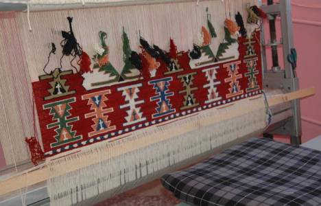 Siirt Kurtalan'da dokunan kilimler 4 bin liraya kadar alıcı buluyor!